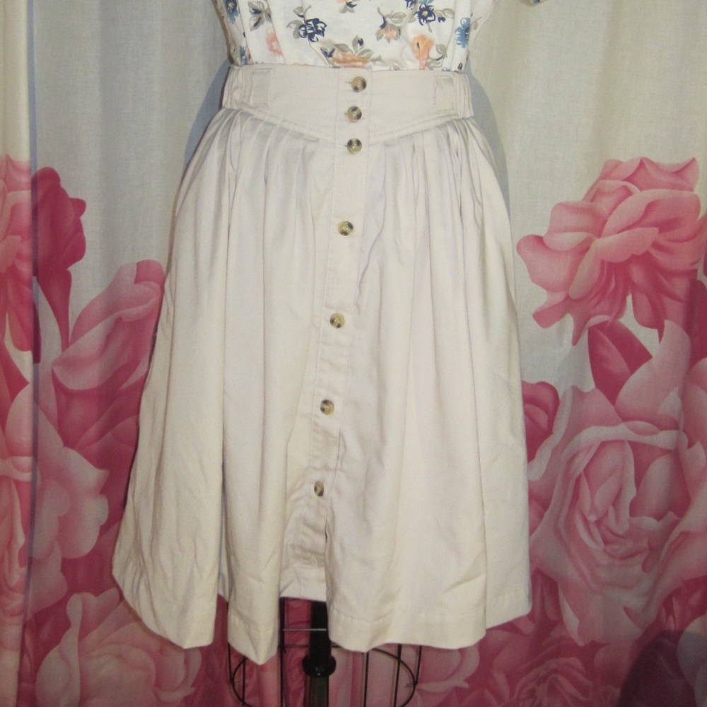 Full khaki skirt: upcycled! Button front vintage